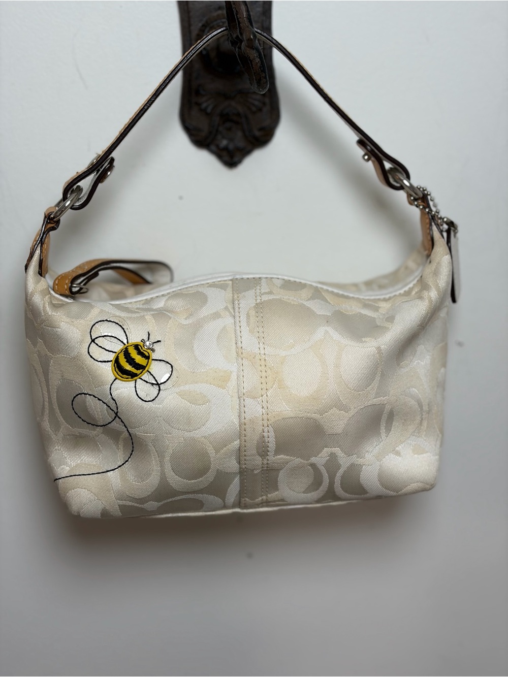 Vintage 2005 Coach Optic Signature Monogram Bumblebee Pouch Cream/ White Silver - Picture 2 of 15